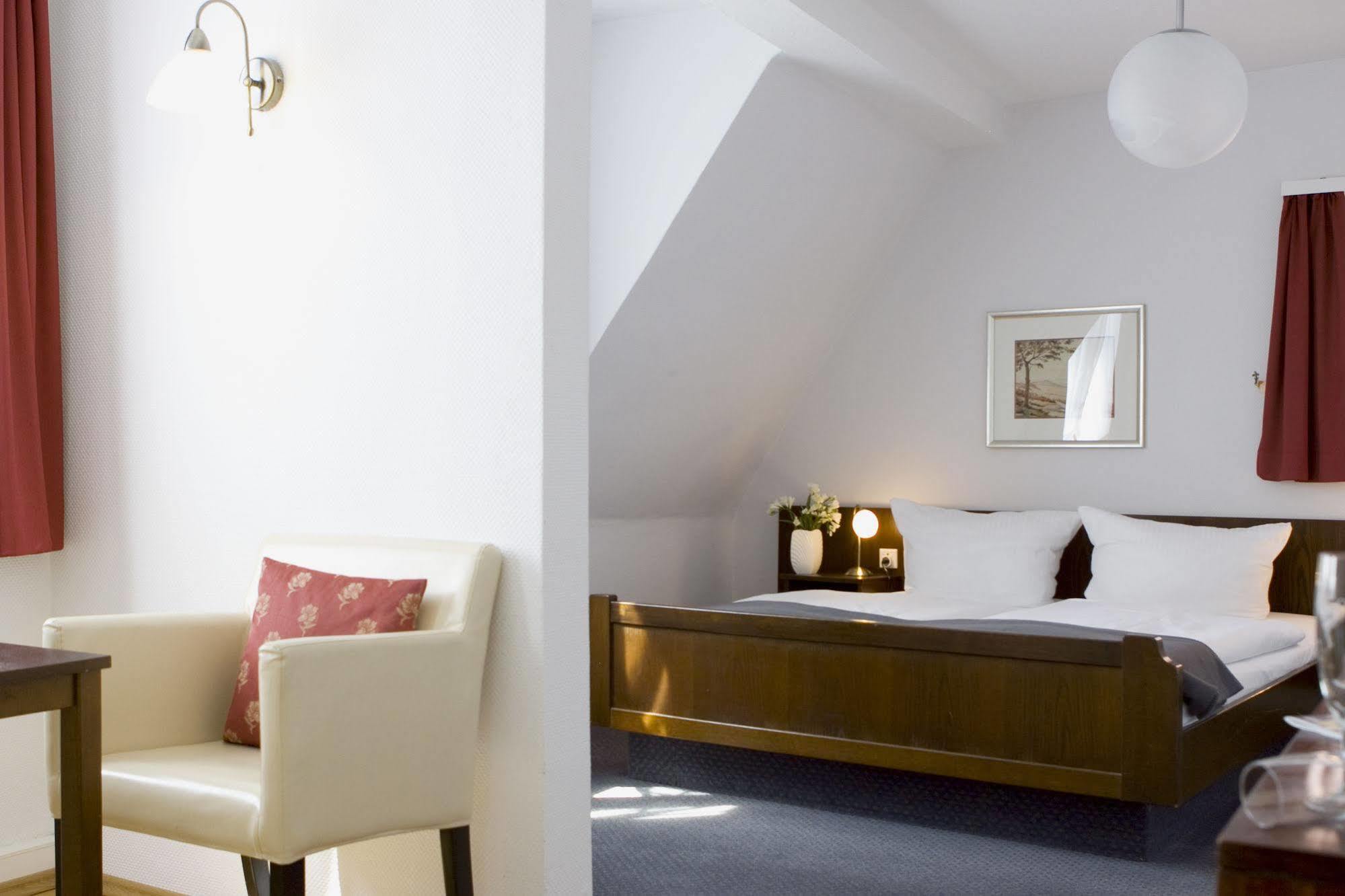 Hotel Lindenwirt ฮูเดสไฮม์ แอม ไฮน์ ภายนอก รูปภาพ