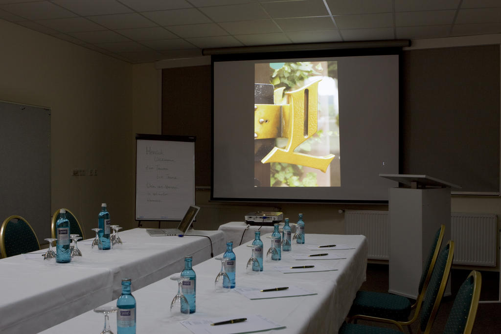 Hotel Lindenwirt ฮูเดสไฮม์ แอม ไฮน์ ภายนอก รูปภาพ