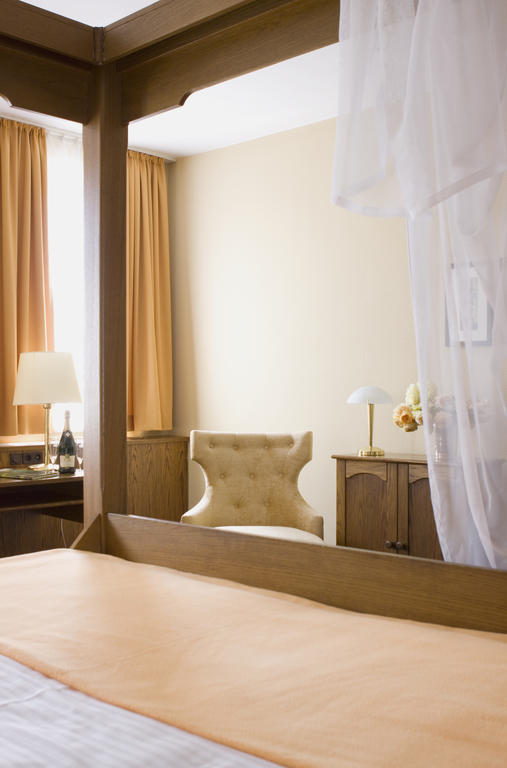 Hotel Lindenwirt ฮูเดสไฮม์ แอม ไฮน์ ภายนอก รูปภาพ